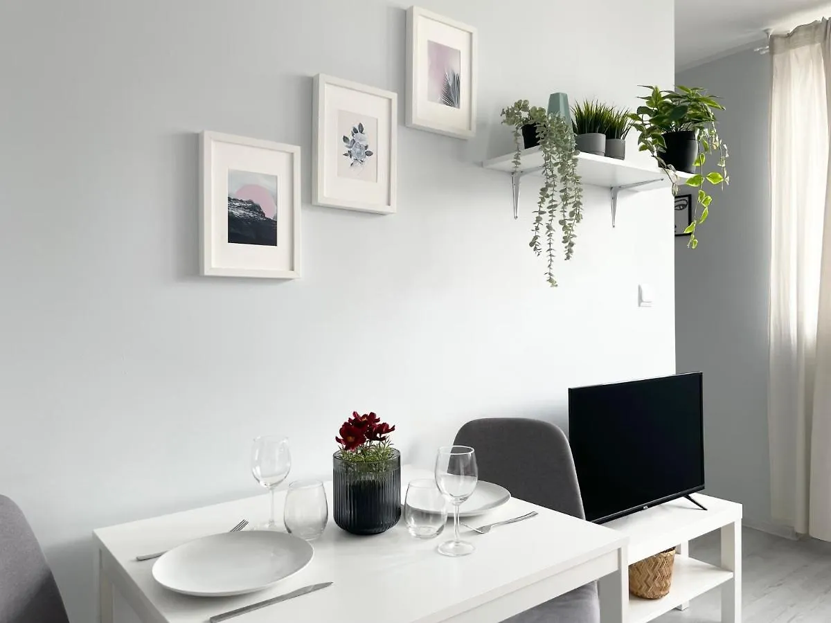 Zielinskiego Apartment ~ Self Check-In 24 ~ Parking & Lift Wroclaw Poland